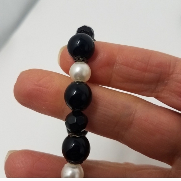 Bundle of 6 Women Fashion Bracelets - Picture 5 of 7